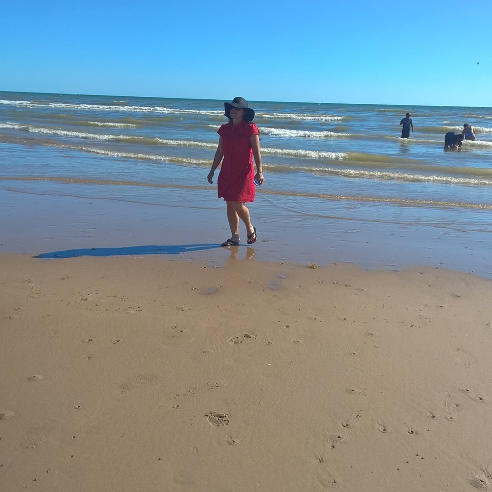 Meet your Posher, Estenia